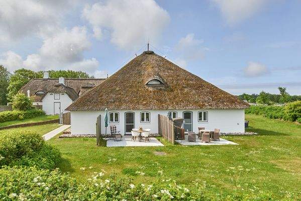 Blick auf die Ferienwohnung mit Garten