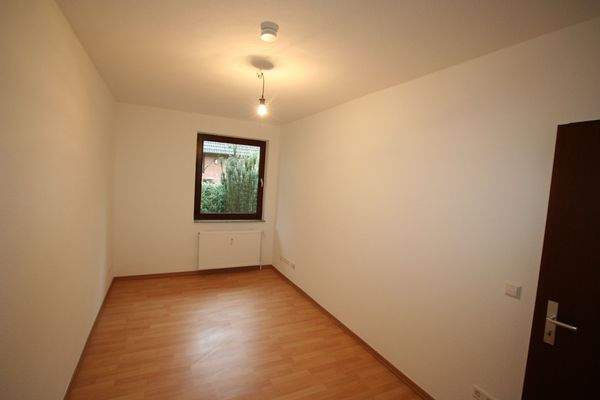 Arbeits- oder Kinderzimmer im EG!