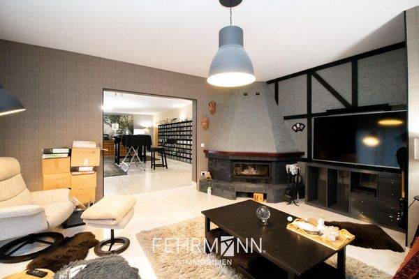 Erdgeschoss-Kaminzimmer