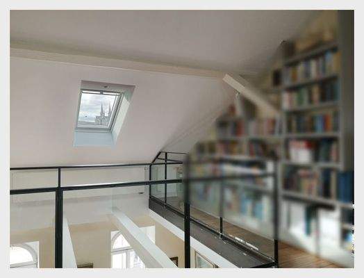 09 Galerie über Wohnzimmer - mit Bibliothek b.jpg