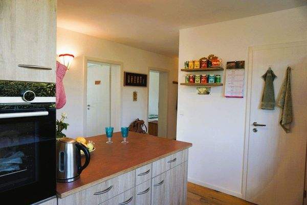 Küche mit Abstellraum.JPG