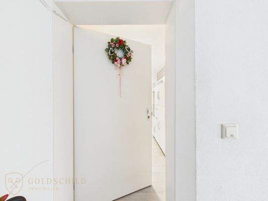 CAM03512G0-PR0090-STILL001