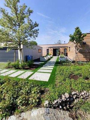 Zugang Haus und Garage