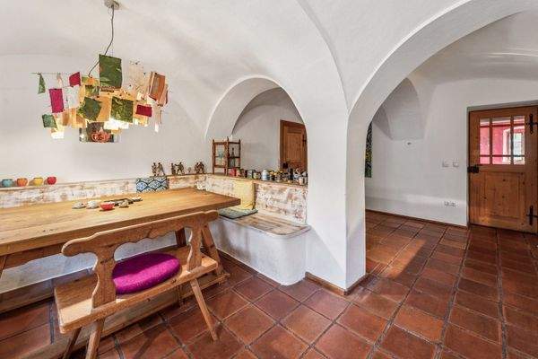 Essplatz mit Gewölbe