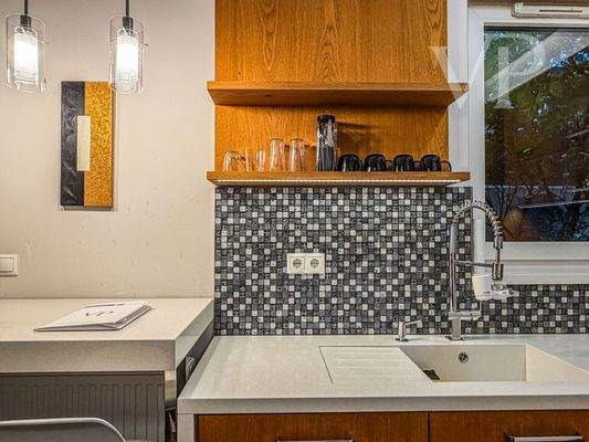 81190A33-2CA4-44E7-A35E-68964A914005