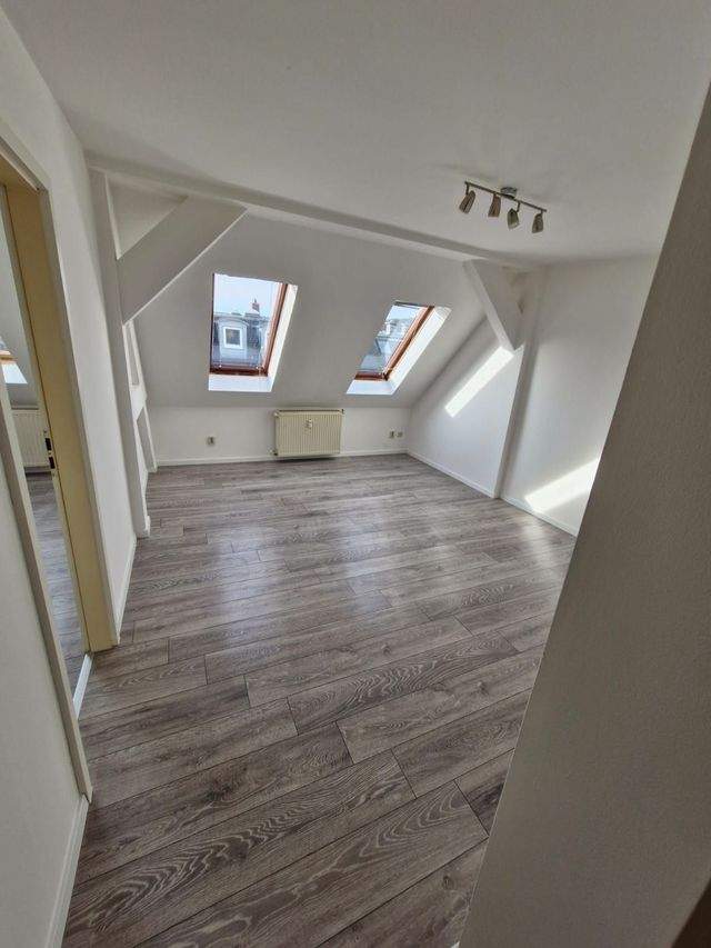 Wohnen im Altbau: Dachgeschoss-Charme in Gera, 2-Raumwohnung - Photo 5