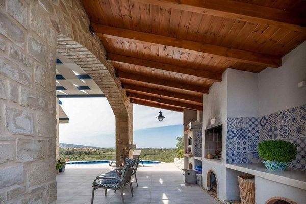 Kreta, Loutra: Steinvilla mit wunderschönem Meerblick zu verkaufen