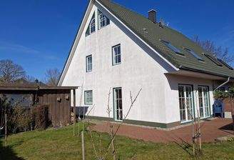 Hausansicht vom Garten