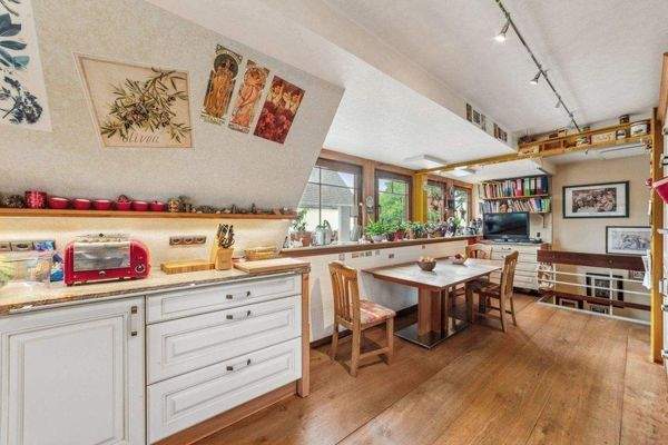 Wohnküche mit Essplatz (Obergeschoss).jpg