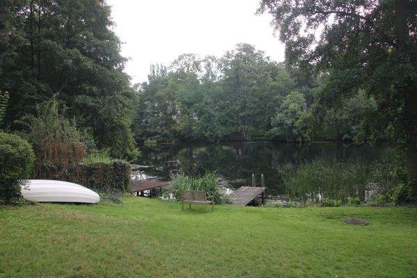 Steg in den Halensee