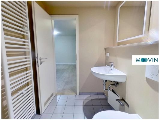 Ansicht II: Badezimmer mit Walk in Dusche