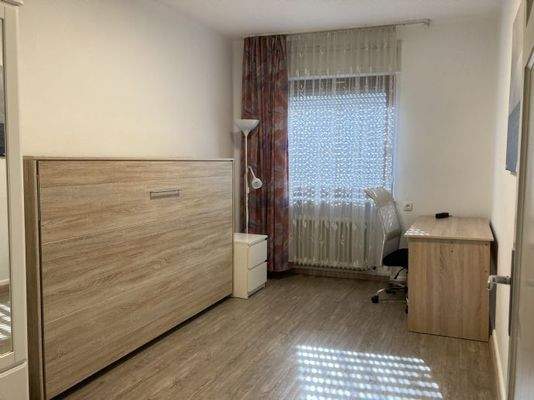 Schlafraum/Büro mit Wandbett