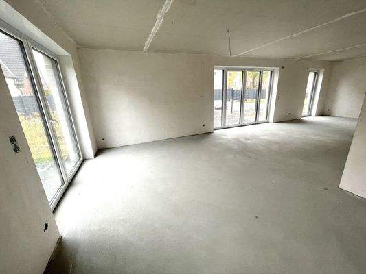 Wohn- u. Essbereich m. offener Küche 10.2025