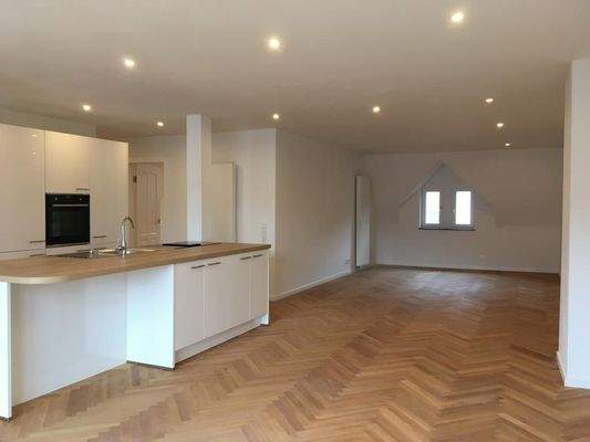 offene Einbauküche und mögliches 4. Zimmer