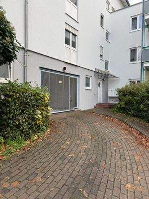 Zufahrt Tiefgarage und Hauseingang