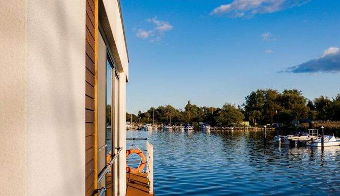 Die Umrundung des Hausboots 