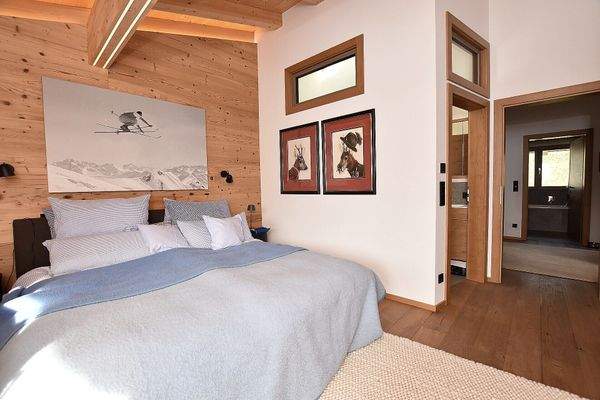 Masterbedroom mit Duschbad