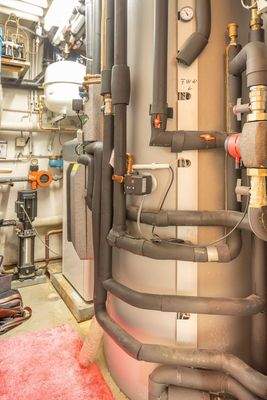 Die Wärmepumpe - Standspeicher im Heizraum