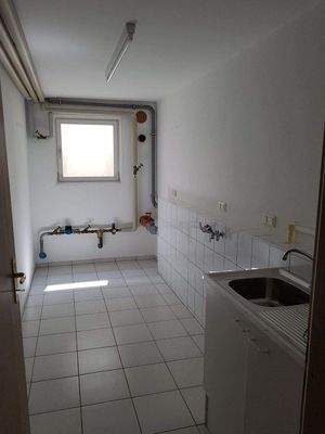 Keller WM Trockner Spüle.jpg