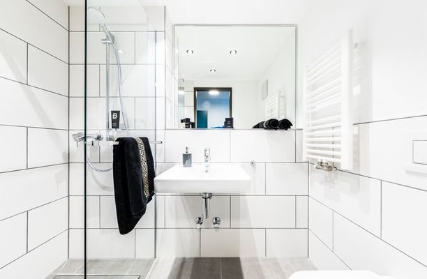 Modernes Badezimmer