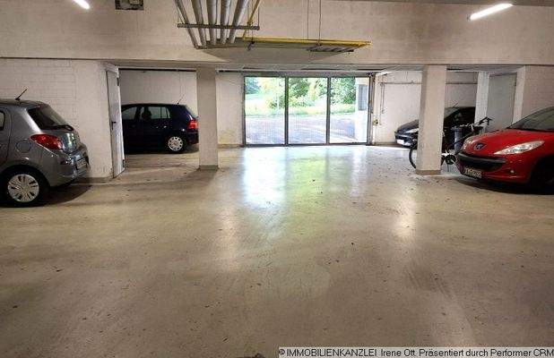 Tiefgarage mit direktem Zugang Wohnungen