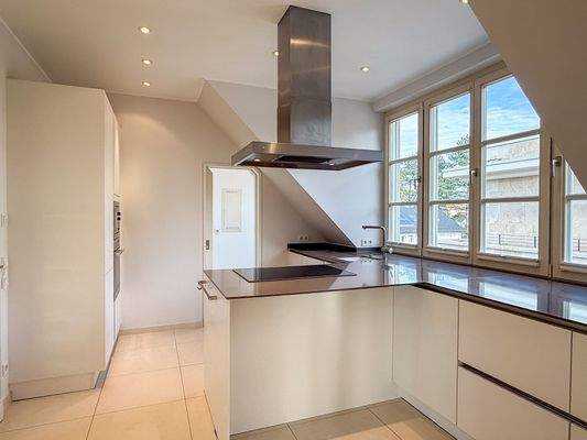 Küche und Hauswirtschaftsraum