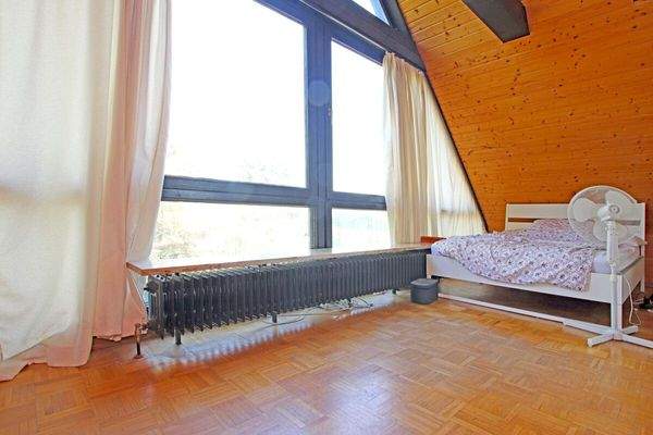 Schlafzimmer 2 OG 1