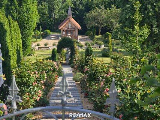 Rosenallee zur Kapelle