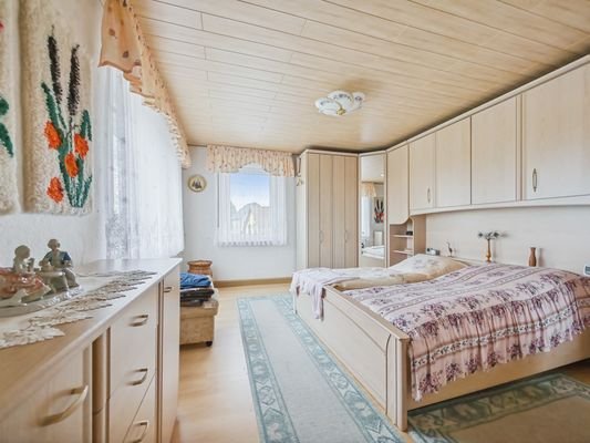 Schlafzimmer (WE 2)