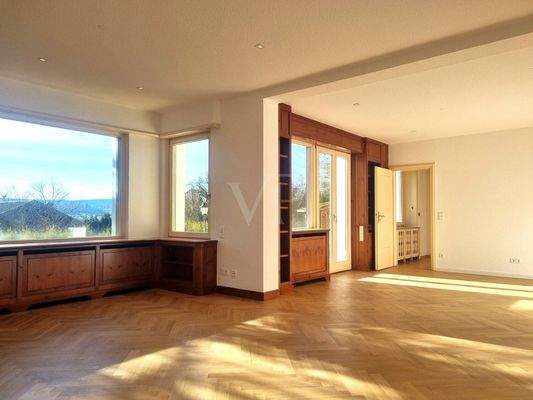 Große Räumlichkeiten im EG