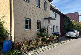 Altes Bauernhaus mit Anbau und Scheune