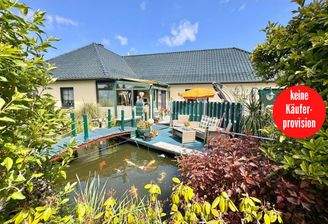 Hausansicht mit Koiteich