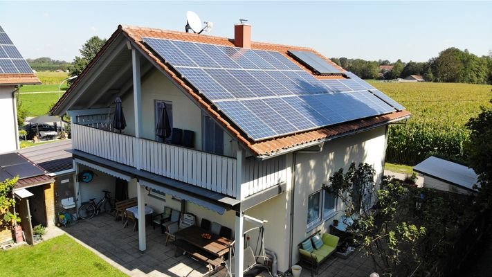 Ansicht Haus mit PV-Anlage