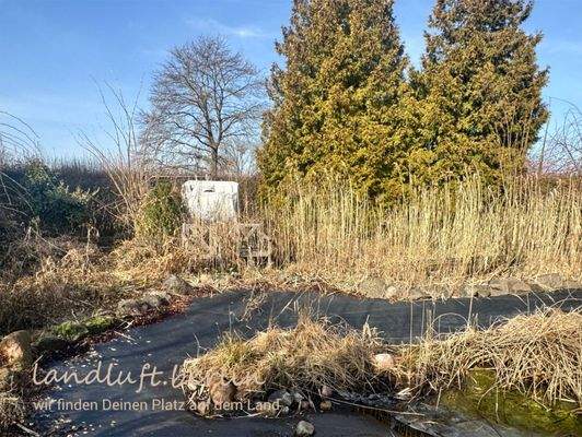 Gartenland mit ehemaligem Folienteich.jpg