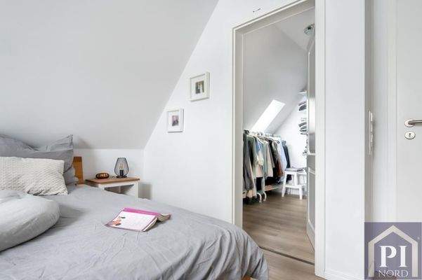 Mit direktem Zugang zum Ankleidebereich