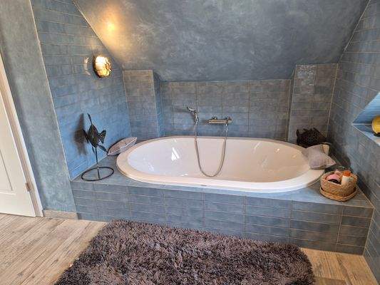 37 Badewanne-Wellness-Bereich - 2K JPEG.jpg