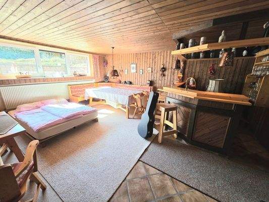 Zimmer mit Kellerbar