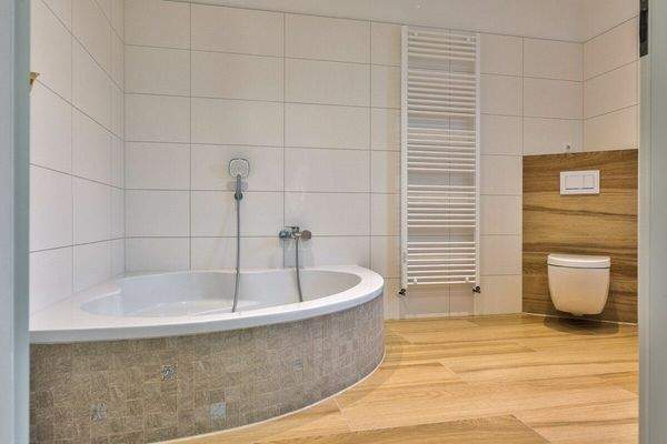 En-Suite Bad Zimmer 1 im Souterrain