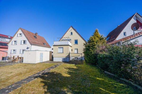 11. Garten Hausansicht