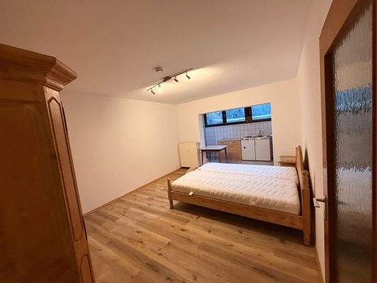 Wohnen & Schlafen mit Blick in Küche.JPG