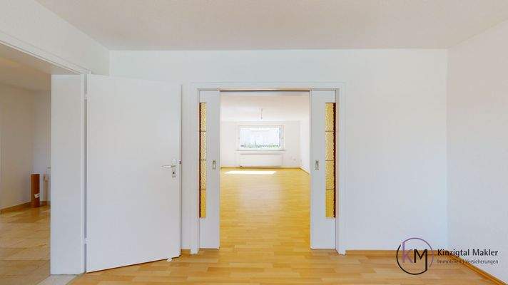 .. der Durchgang zum Wohnzimmer