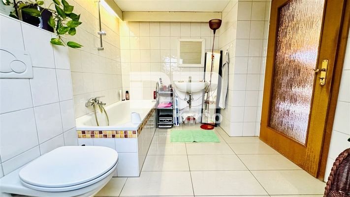 DG Badezimmer / Badewanne