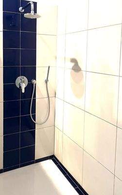 Bad 1, Brause und Handbrause