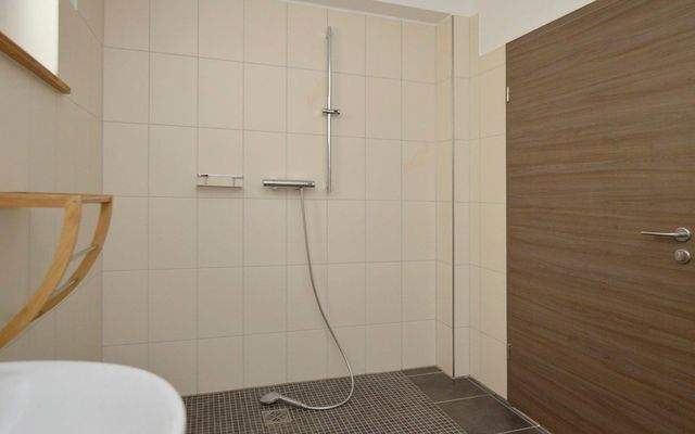 Duschbad - ebenerdig - im Untergeschoss