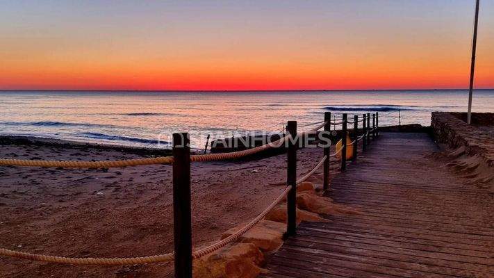 6-Bedroom House Near the Beach in Torrevieja Alicante