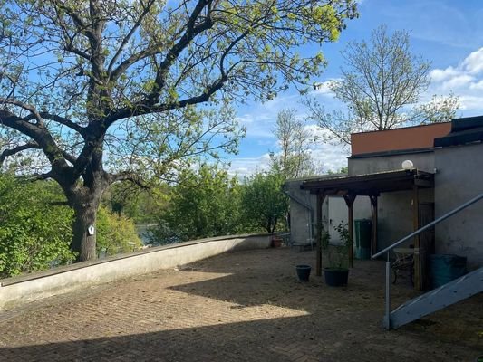 Terrasse mit Anbau