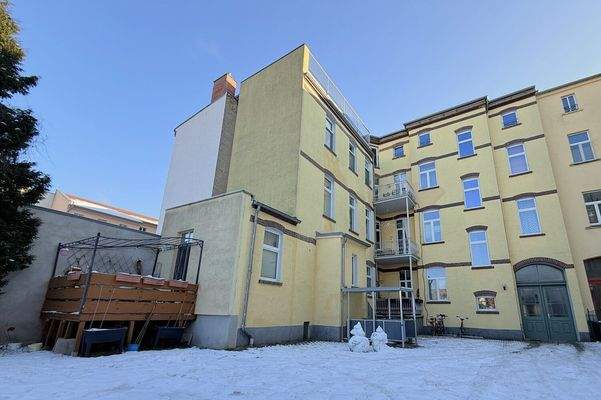 gepflegtes Mehrfamilienhaus