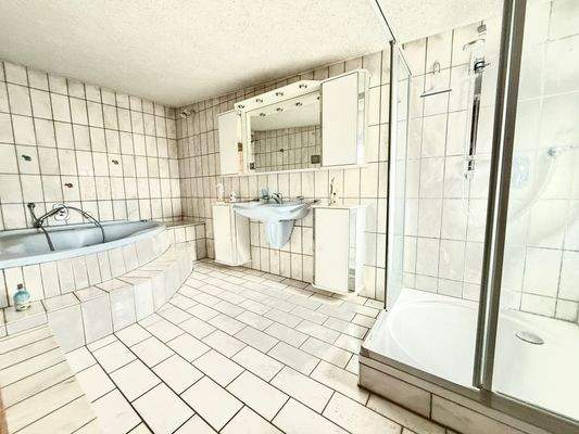 Tageslichtbad Badebereich im 1.OG