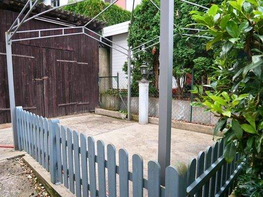 Terrasse vor Lagerfläche