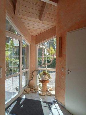 Lichtdurchfluteter Eingang